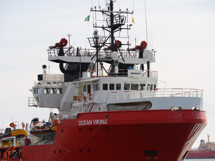 Migrant rescue ship finally docks in France