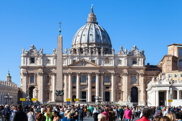 Over 60,000 people visit Vatican to see Pope Benedict XVI lying in state.