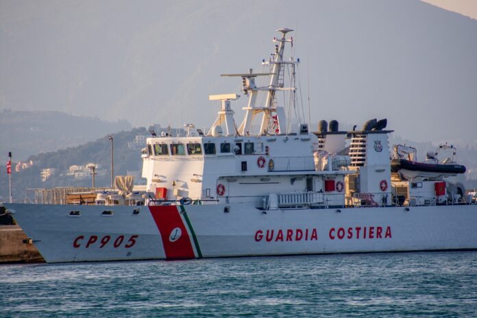 At least 5 dead as more than 700 migrants rescued by coast guards in Italy 