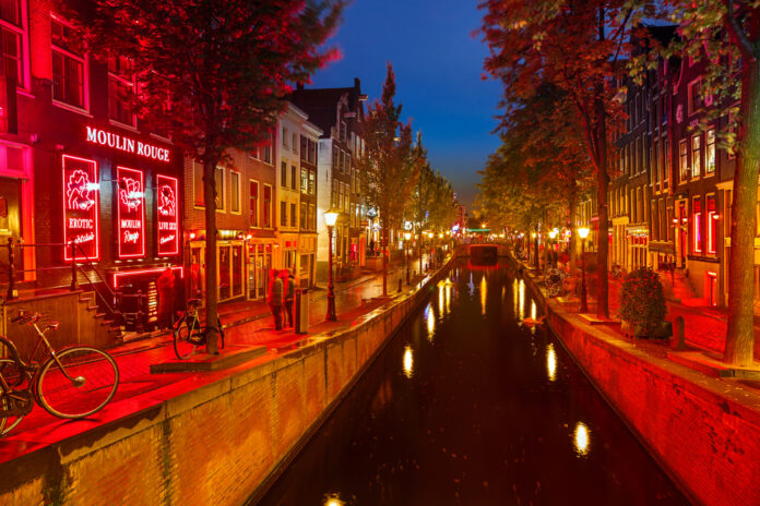 Outrage in Amsterdam after government plan to move Red Light District in suburbs  